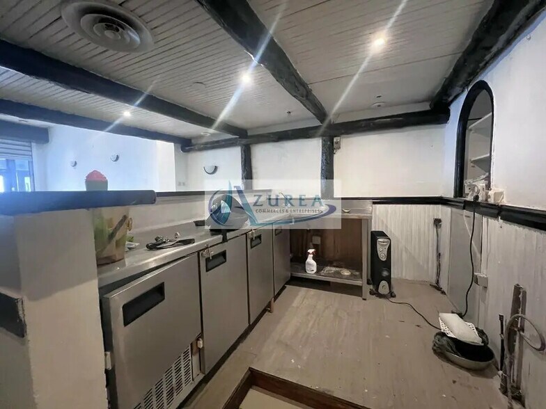 Light Industrial in Nice for sale - Interior Photo - Image 2 of 12