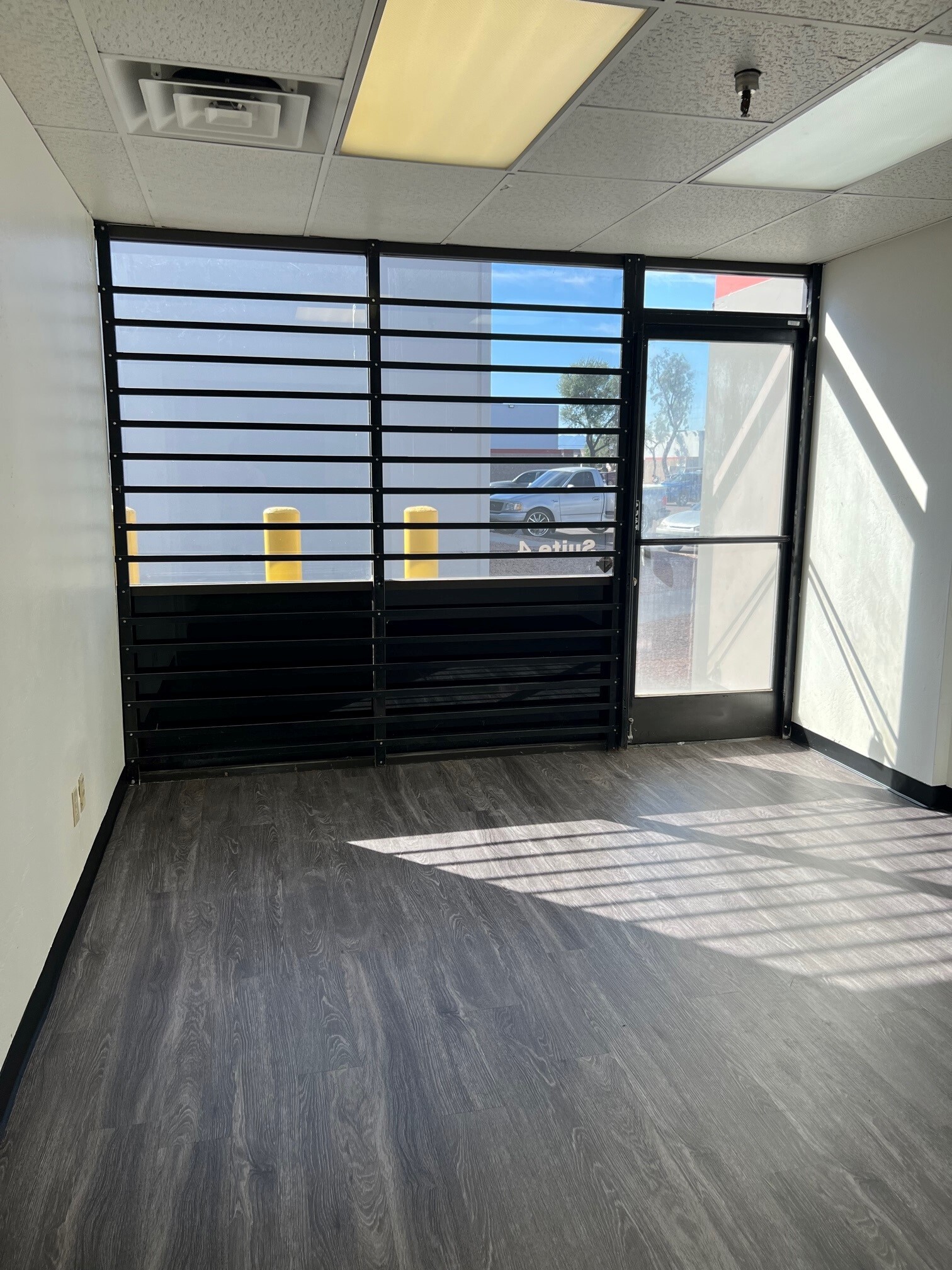 3532 W Thomas Rd, Phoenix, AZ to rent Interior Photo- Image 1 of 5