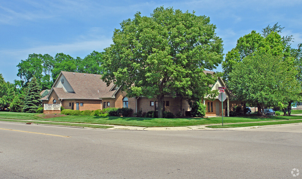 5975 Kentshire Dr, Kettering, OH for rent - Building Photo - Image 3 of 15