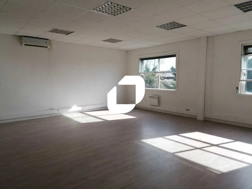 Office in Bègles to rent Interior Photo- Image 1 of 7