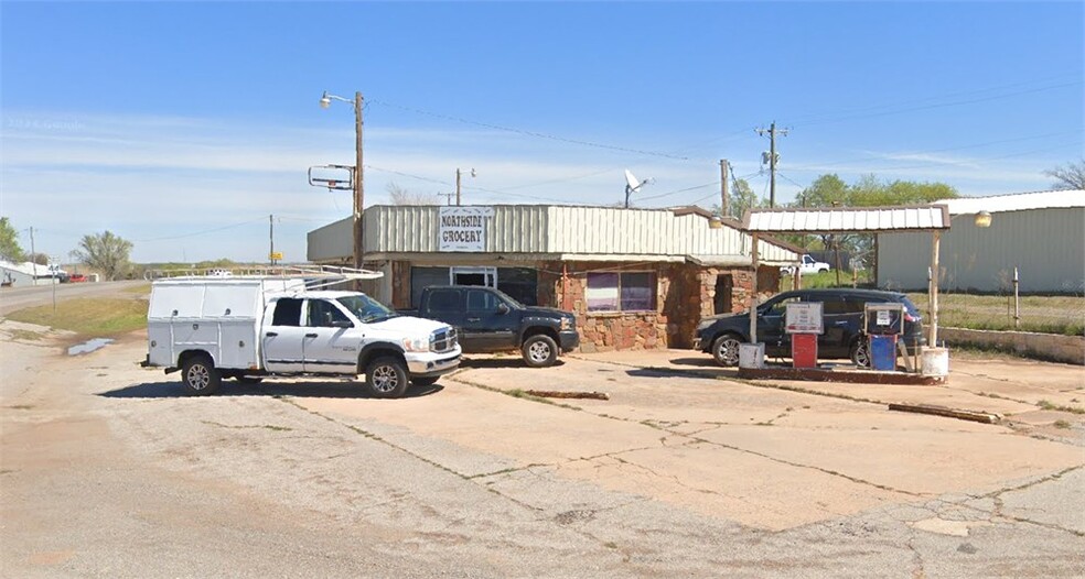 303 Third St, Sentinel, OK for sale - Primary Photo - Image 2 of 3