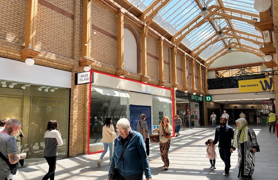 39 Green Lanes Shopping Centre, Barnstaple to rent - Building Photo - Image 3 of 13