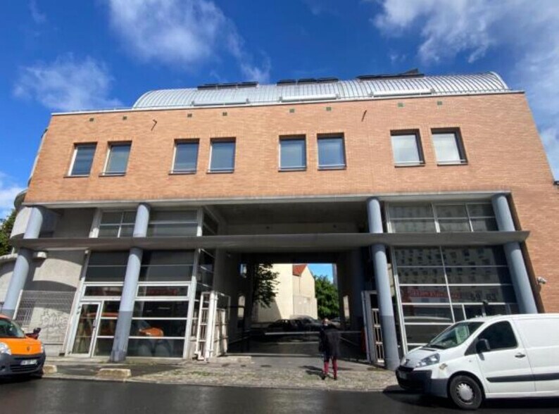 Office in Saint-Ouen-sur-Seine to rent - Building Photo - Image 1 of 7