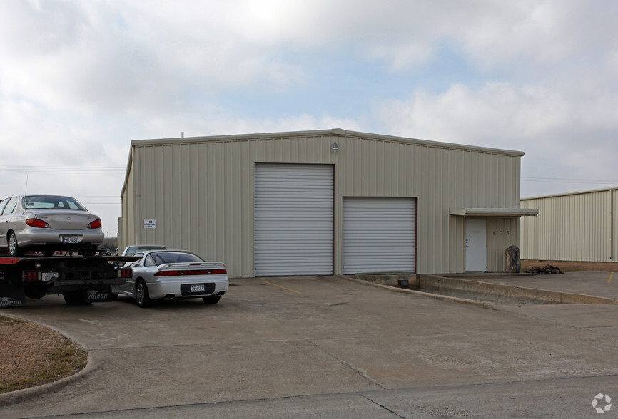 106 Industrial Dr, Forney, TX for rent - Building Photo - Image 2 of 2