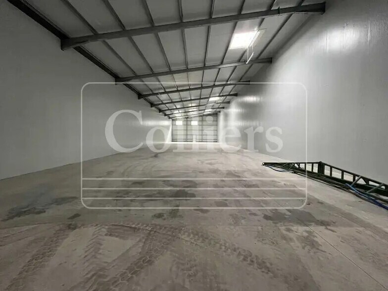 Light Industrial in Gémenos to rent - Interior Photo - Image 3 of 5