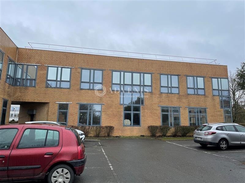 Office in Montigny-le-Bretonneux to rent Building Photo- Image 1 of 7