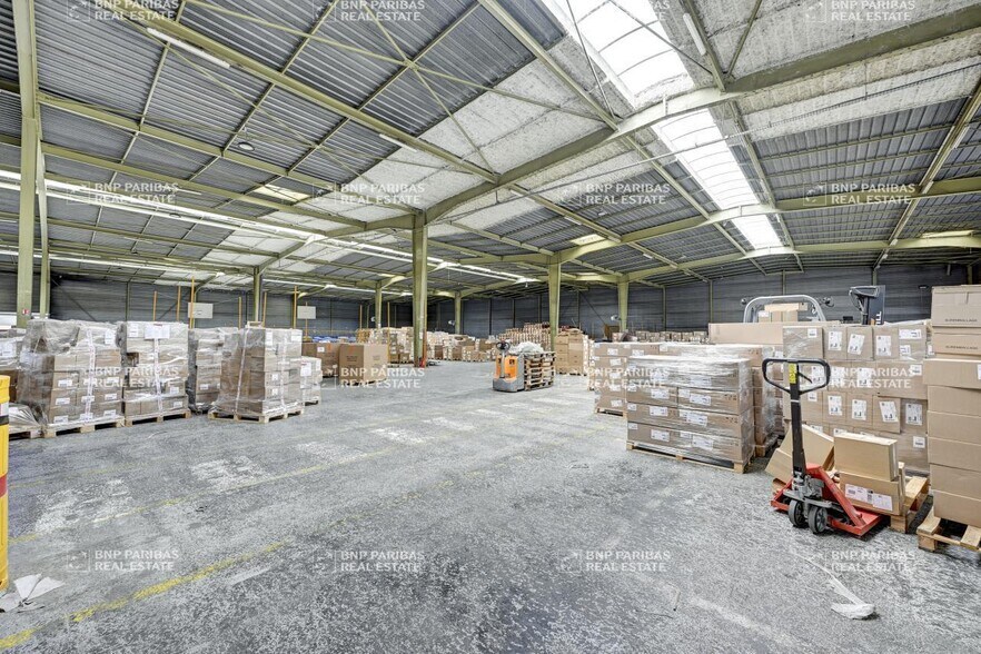 Light Industrial in Chennevières-sur-Marne to rent - Interior Photo - Image 2 of 16
