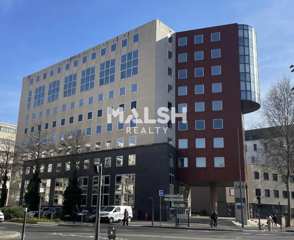 Office in Villeurbanne to rent Building Photo- Image 1 of 13
