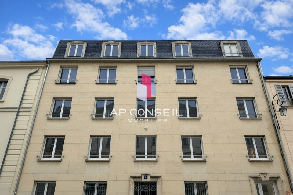 Office in Versailles to rent Building Photo- Image 1 of 8