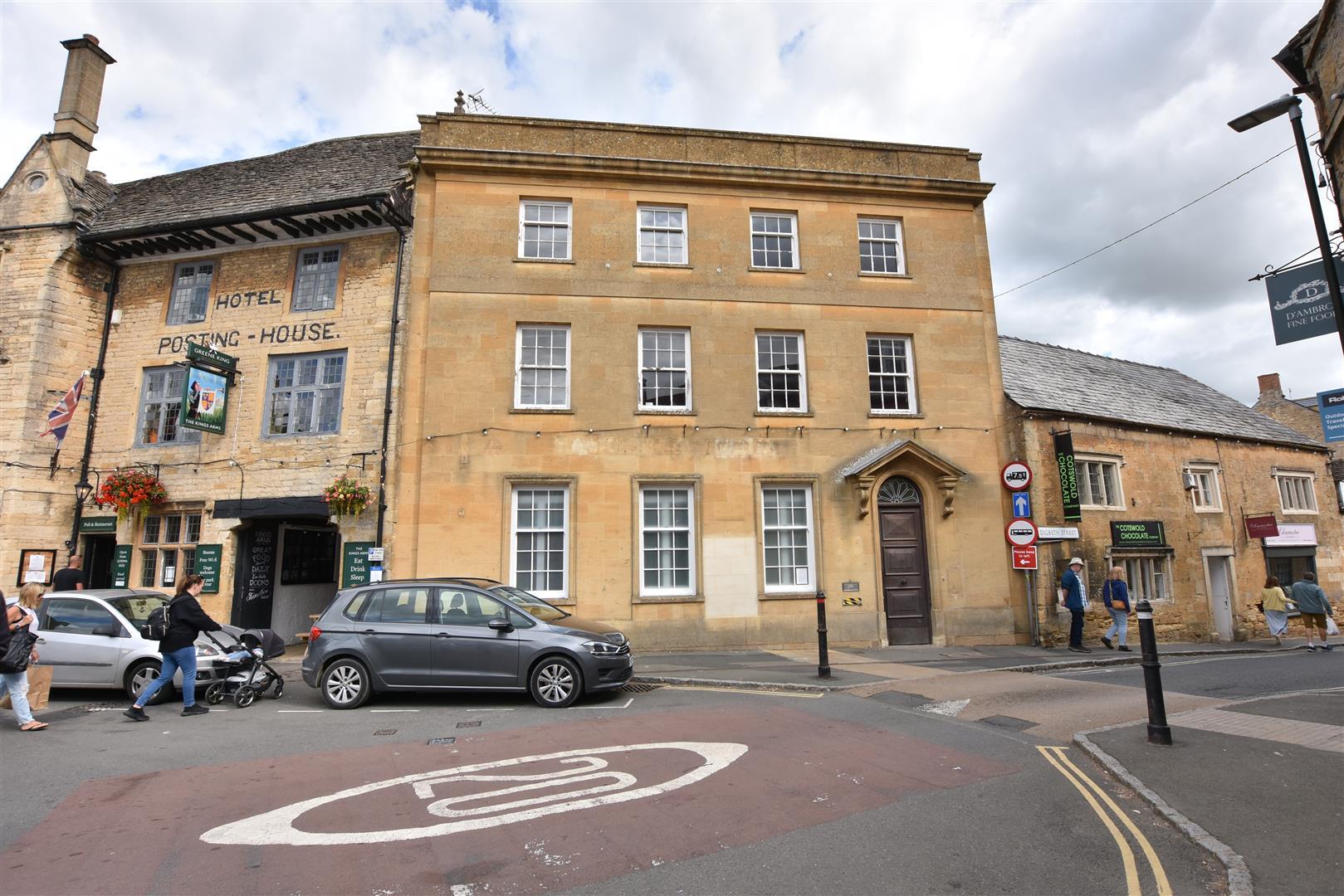 The Sq, Stow On The Wold for sale Primary Photo- Image 1 of 1