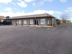 200-202 S Ridgeway Dr, Cleburne, TX for rent Building Photo- Image 1 of 7