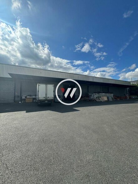 Industrial in Sarcelles to rent - Building Photo - Image 2 of 12