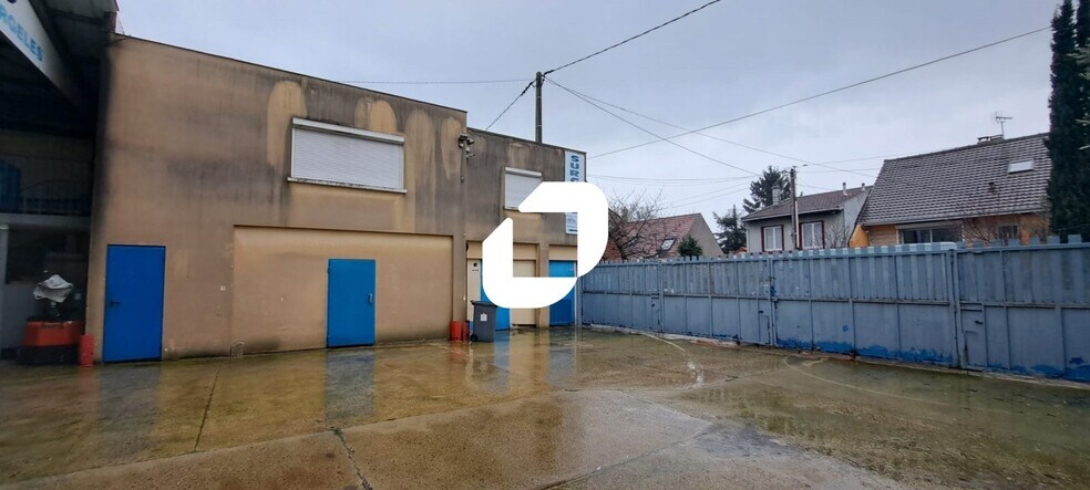 Industrial in Montreuil for sale - Building Photo - Image 1 of 7