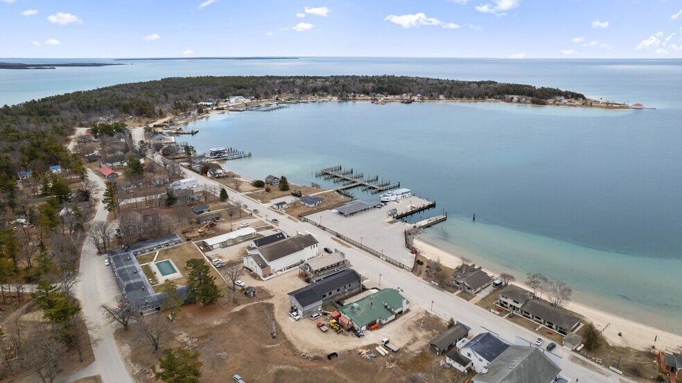 Beaver Island Bar and Restaurant portfolio of 2 properties for sale on LoopNet.co.uk - Building Photo - Image 2 of 129