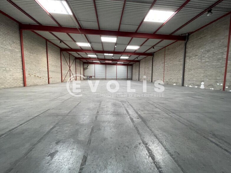 Industrial in Combs-la-Ville to rent - Interior Photo - Image 2 of 5