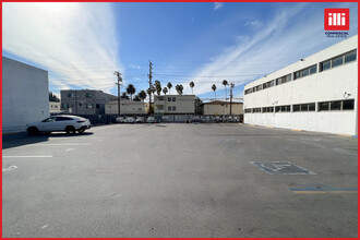 543 N Fairfax Ave, Los Angeles, CA for rent Building Photo- Image 2 of 8