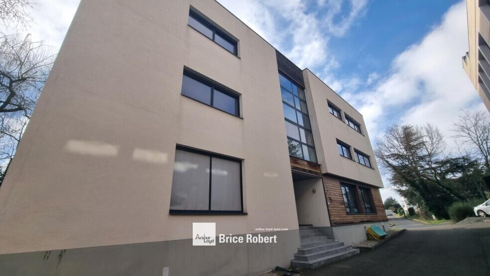 9 Chemin Du Jubin, Dardilly to rent - Building Photo - Image 2 of 9