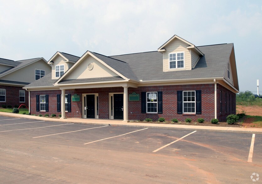 911 Davis Keats Dr, Greenville 29607 UK