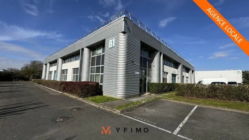 Industrial in Tremblay-en-France to rent - Building Photo - Image 1 of 7