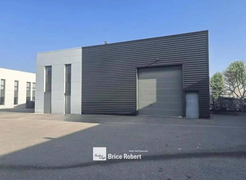 10 Rue Jacquard, Chassieu to rent - Building Photo - Image 1 of 7