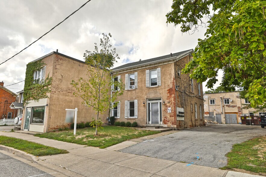 29 Queenston St, St Catharines, ON L2R 3N3 UK