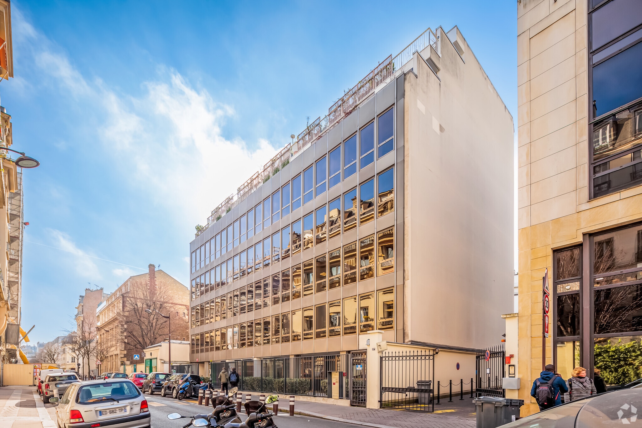 27-29 Rue Des Poissonniers, Neuilly-sur-Seine to rent Primary Photo- Image 1 of 18