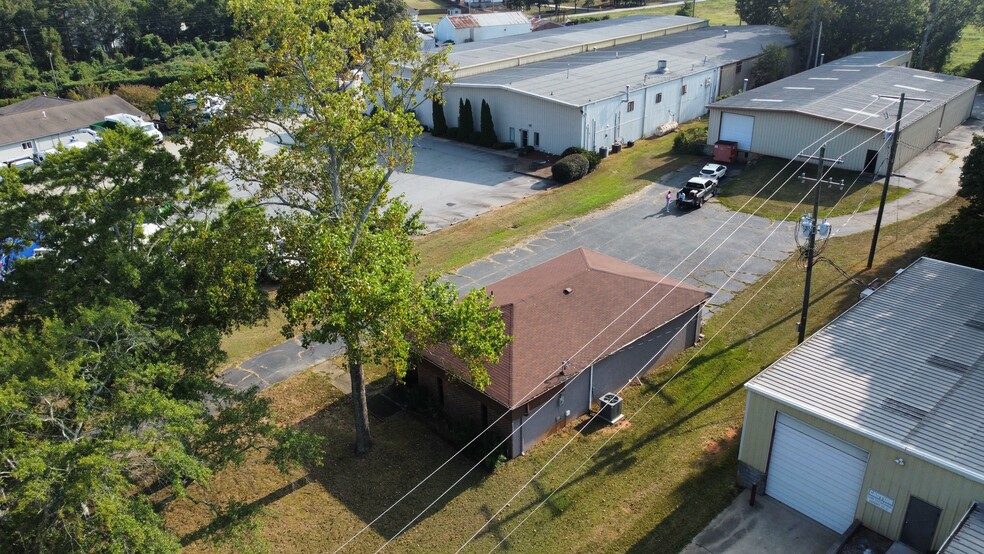 2260 Powdersville Rd, Easley, SC for rent - Building Photo - Image 1 of 14