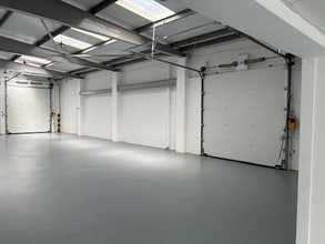 7 Mound Rd, Feltham to rent Interior Photo- Image 2 of 2