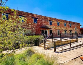 916 Bryan Ave, Fort Worth, TX for rent Building Photo- Image 1 of 17