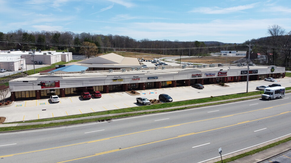 586 S Jefferson Ave, Cookeville, TN for sale - Building Photo - Image 1 of 1