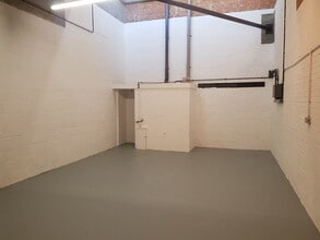 119-121 Nathan Way, London to rent Interior Photo- Image 2 of 2