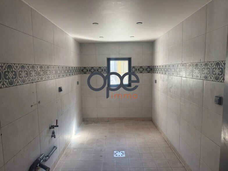 Retail in Baillet-en-France to rent - Building Photo - Image 3 of 13