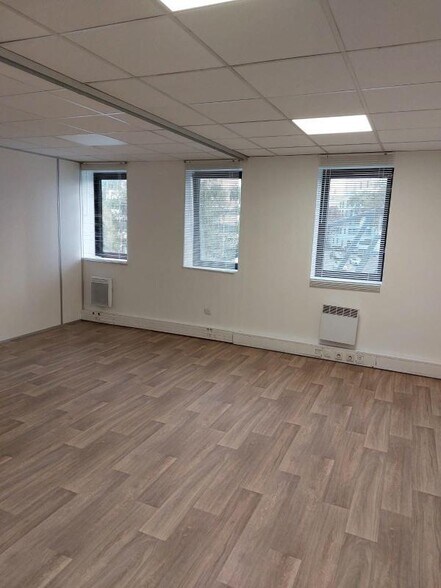 Office in Nanterre to rent - Interior Photo - Image 2 of 30
