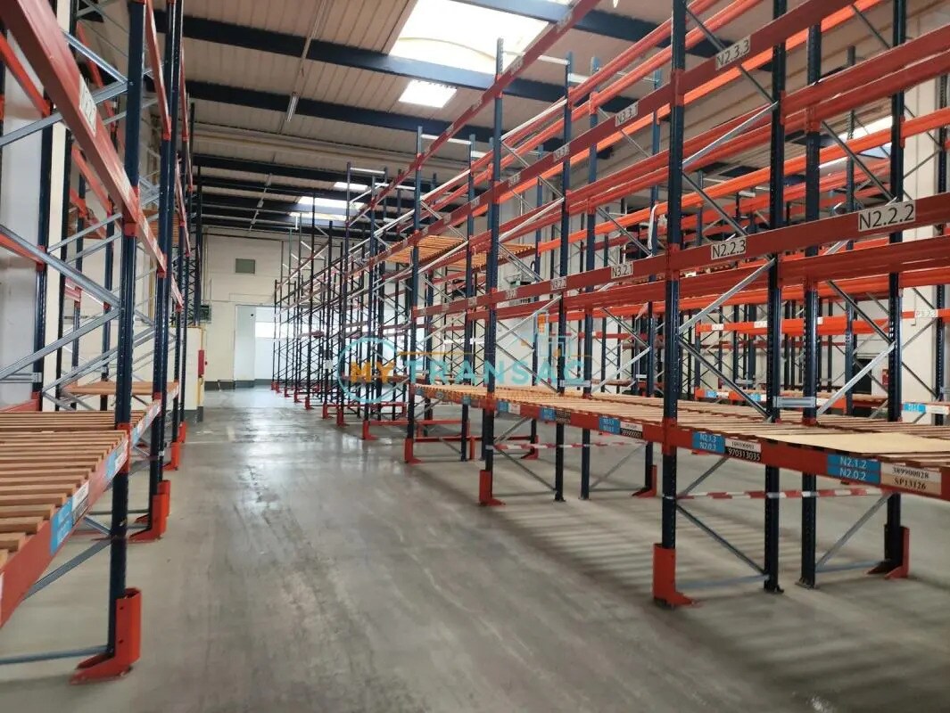 Light Industrial in Bonneuil-sur-Marne to rent Interior Photo- Image 1 of 11