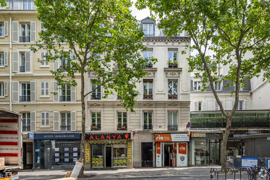 Retail in Paris to rent - Primary Photo - Image 1 of 2