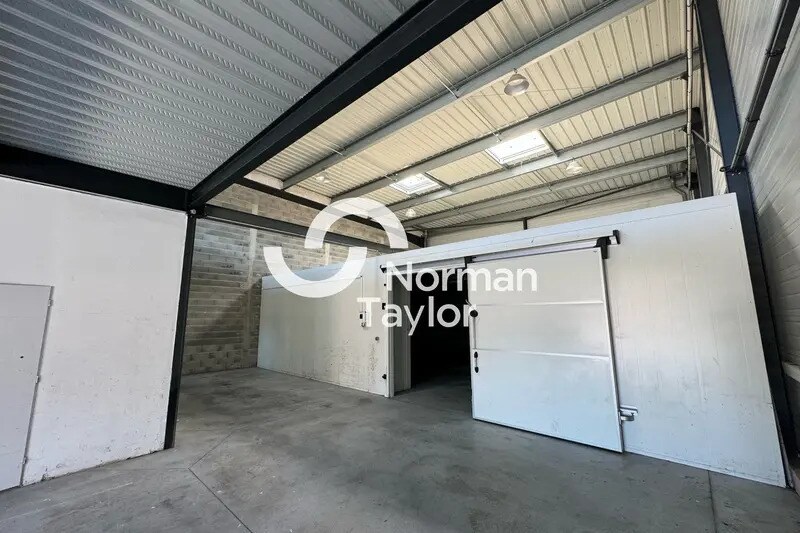 Light Industrial in Montpellier to rent - Interior Photo - Image 1 of 5