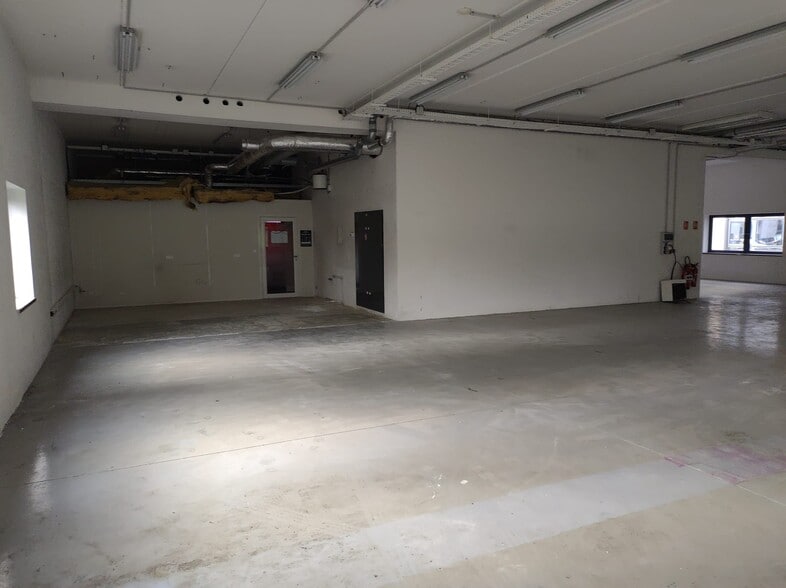 Light Industrial in Palaiseau for sale - Interior Photo - Image 2 of 5