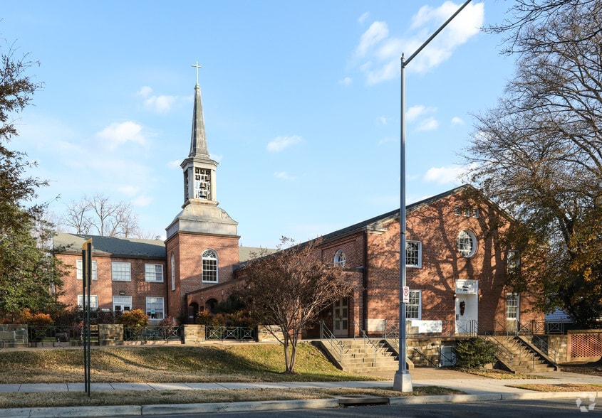 3655 Calvert St NW, Washington, DC for rent - Building Photo - Image 1 of 8