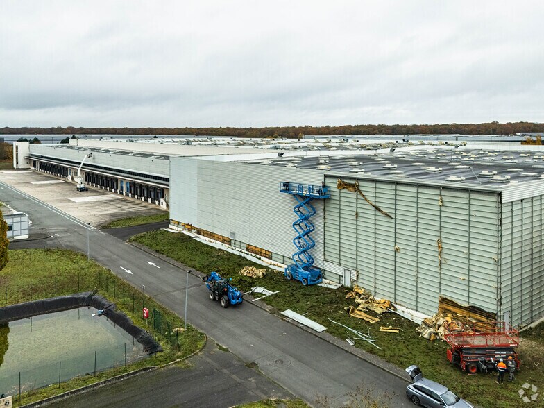 2 Boulevard Jean Monnet, Combs-la-Ville to rent - Building Photo - Image 2 of 3