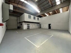 Light Industrial in Dardilly to rent Interior Photo- Image 2 of 7