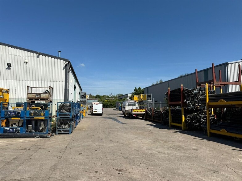 Brynmenyn Industrial Estate portfolio of 2 properties for sale on LoopNet.co.uk - Building Photo - Image 2 of 8