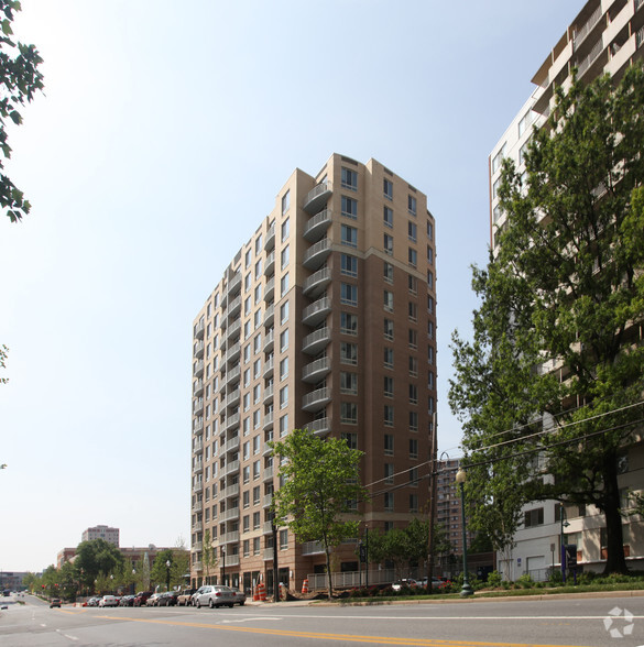 1200 East West Hwy, Silver Spring, MD for rent - Building Photo - Image 2 of 33