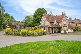 Dunny Ln, Chipperfield for sale Primary Photo- Image 1 of 1