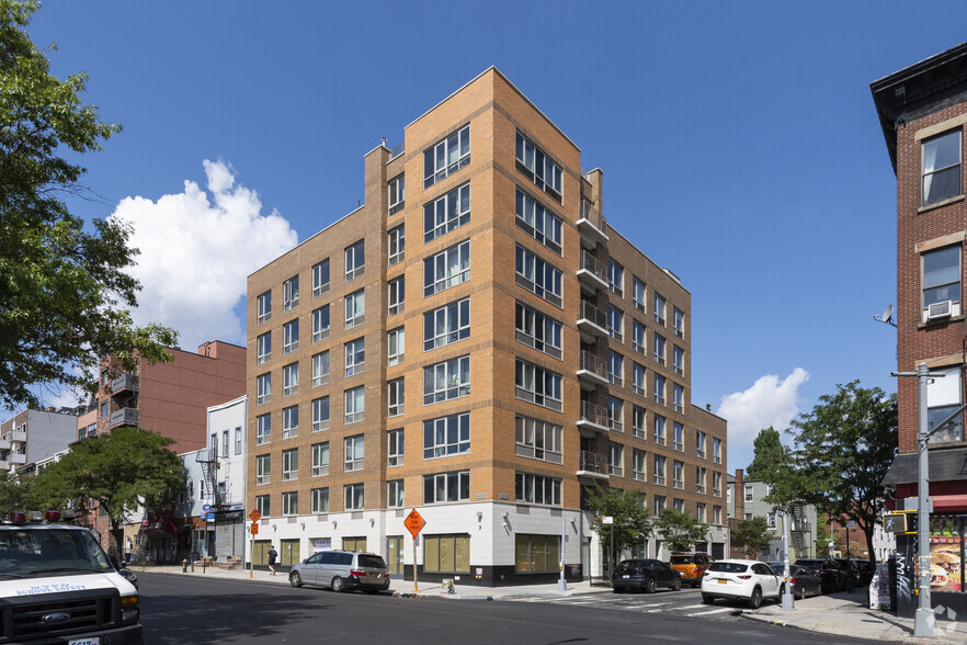 885 Grand St, Brooklyn, NY for sale - Primary Photo - Image 1 of 1