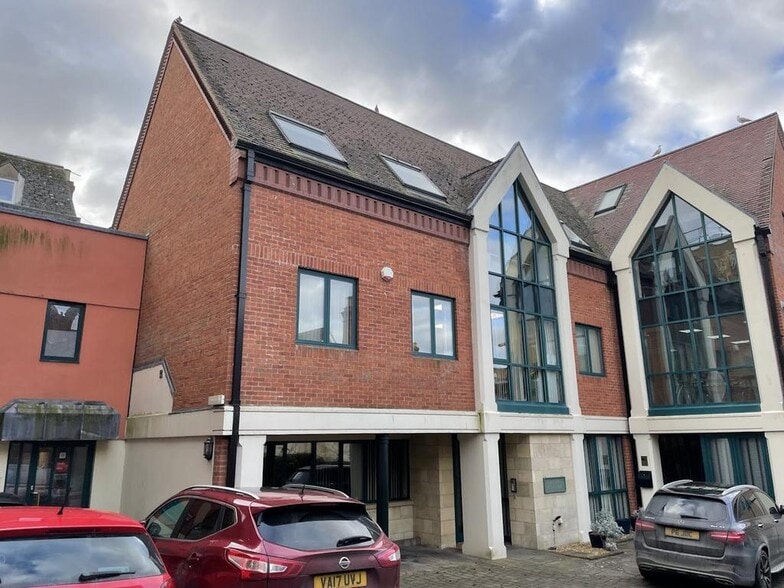 College St, Gloucester to rent - Building Photo - Image 1 of 3