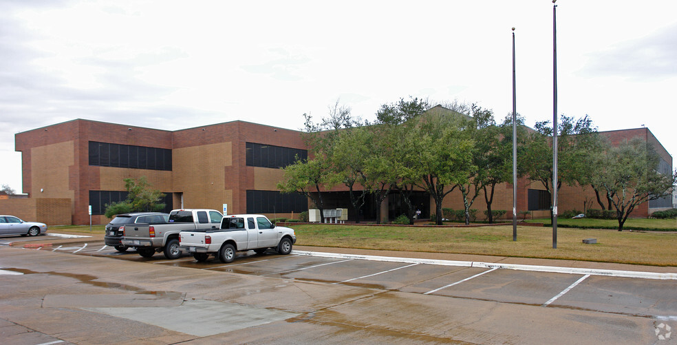 7607 Eastmark Dr, College Station, TX for sale - Primary Photo - Image 1 of 11