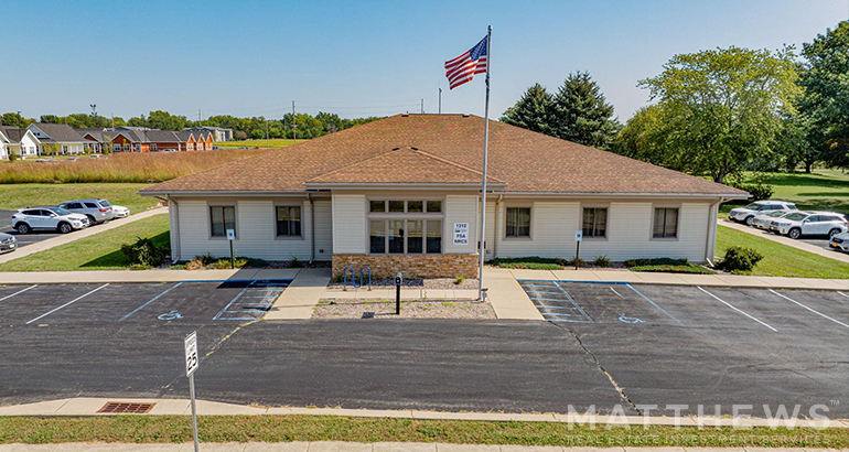 1212 17th Ave, De Witt, IA for sale - Primary Photo - Image 1 of 3