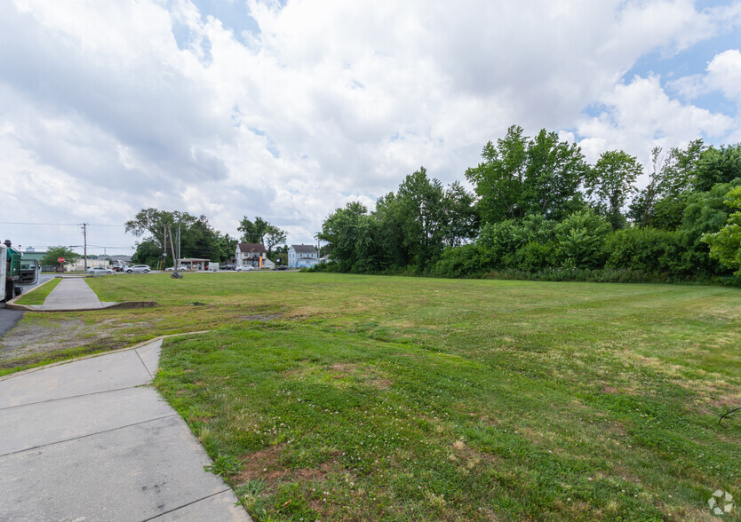 1110 Forrest Ave, Dover, DE for rent - Building Photo - Image 2 of 5