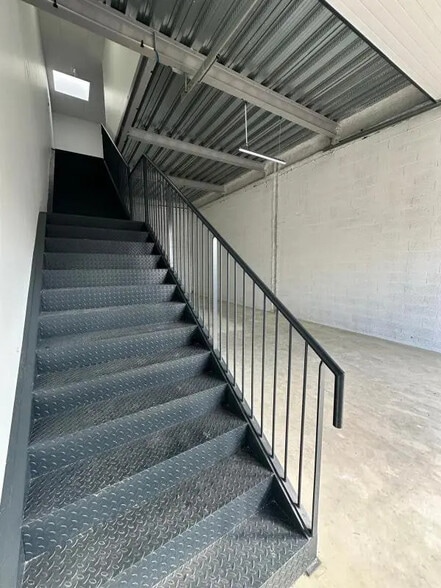 46 Rue Des Osiers, Coignières to rent - Interior Photo - Image 3 of 9