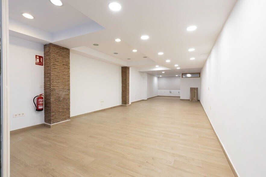 Calle Almona de San Juan de Dios, 15, Granada, Granada for sale - Building Photo - Image 3 of 21